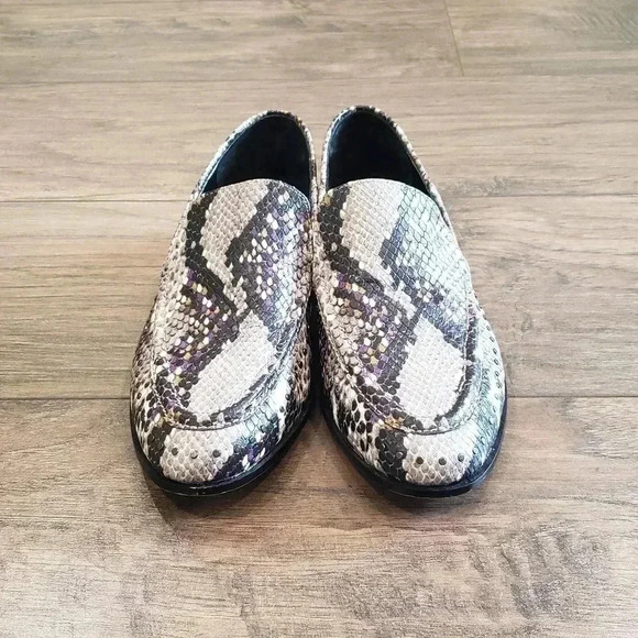 Vince Camuto Jendeya Seashell Leather Multicolor Snake Print Loafers Size 6 - Picture 4 of 9